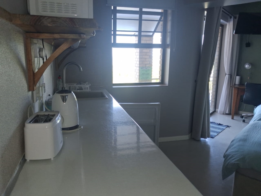 To Let 1 Bedroom Property for Rent in Cove Rock Eastern Cape